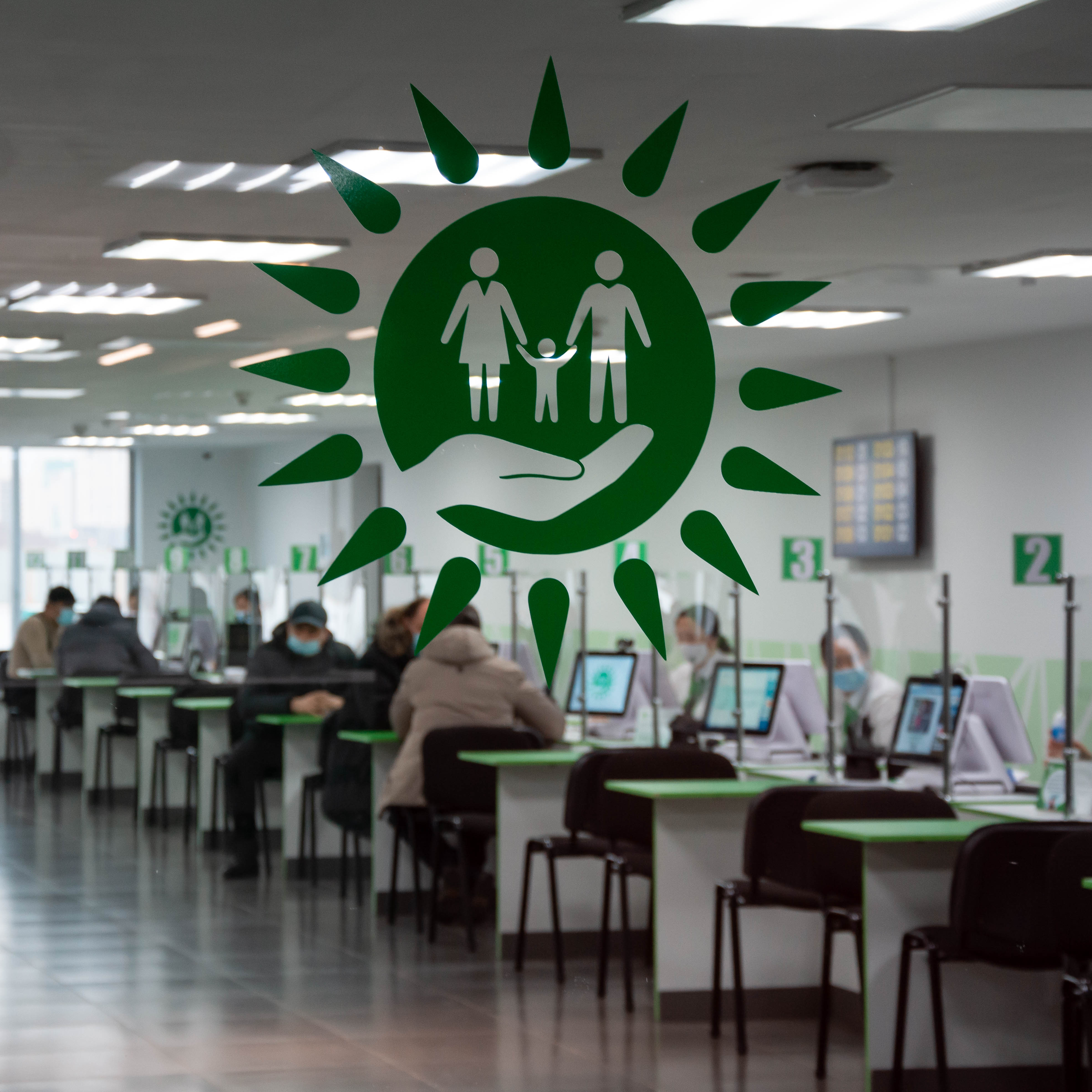 "Помогайки" в ЦОНе: что ответили в "Правительстве для граждан"