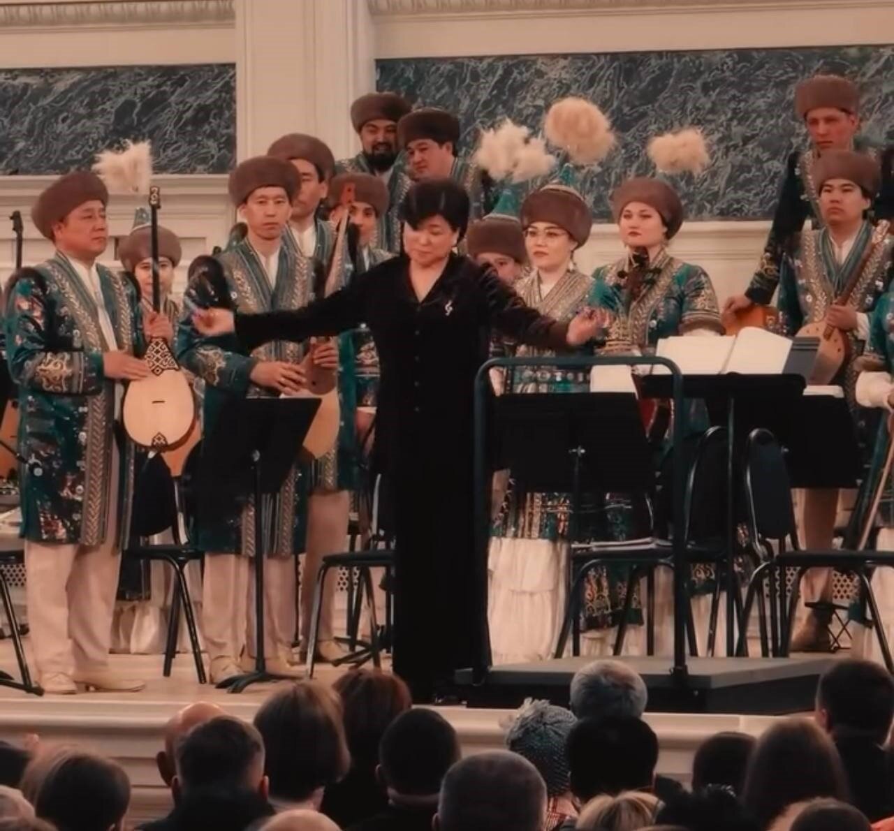 Оркестр казахских народных инструментов покорил жителей России