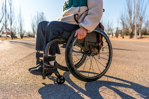 Проблемы с доступностью для маломобильных граждан аэропорта, вокзала и ЦОНа выявили в Актобе