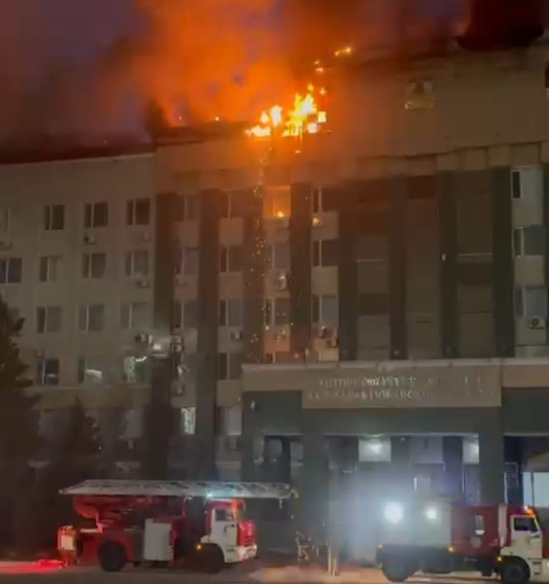 Озвучена предварительная причина пожара в акимате Актюбинской области