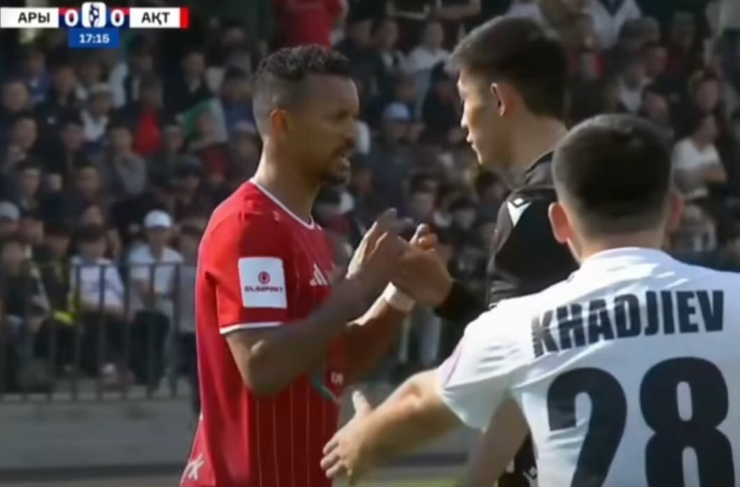 Нани показал судье, как ставить стенку перед воротами