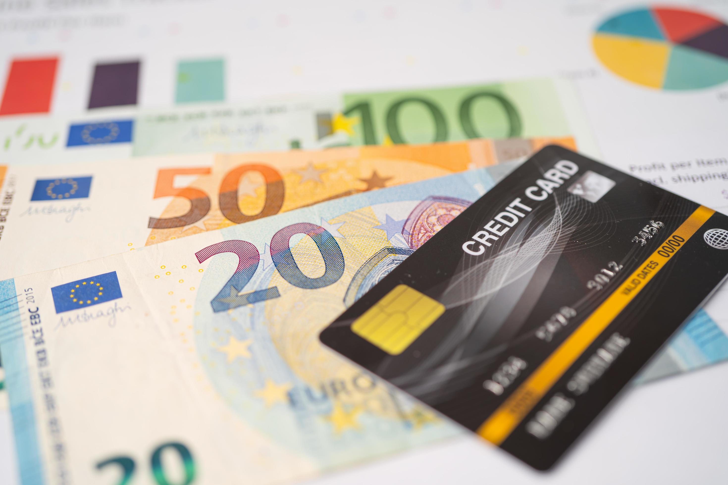 ЕС ударит по наличным: покупки от 10 000 € нужно оплачивать картой